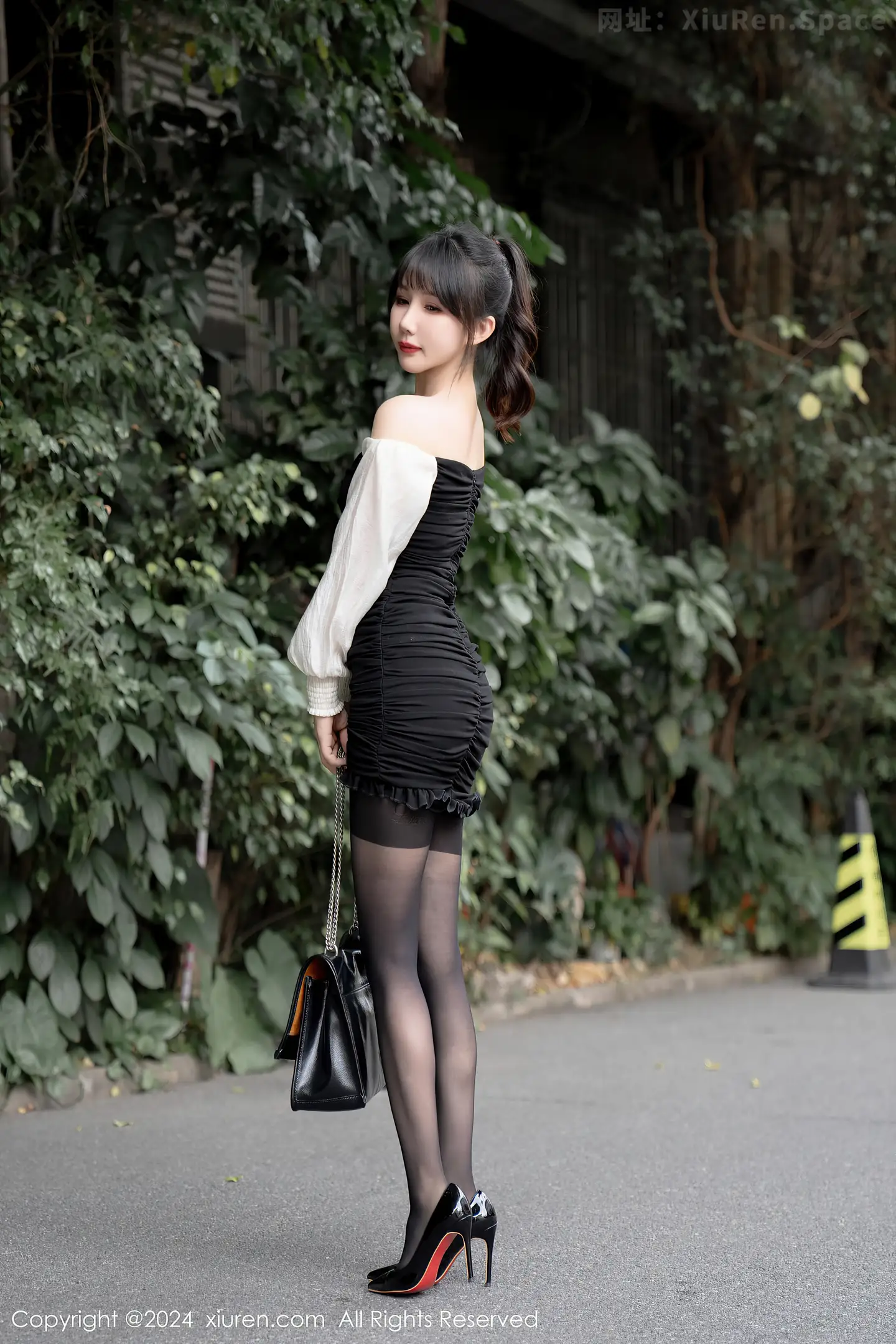 图片[3]-[XiuRen秀人网]VOL.7930 模特波巧酱Al女友主题私房大尺度全果秀火辣身材遮点诱惑写真86P-秀人网官方网站